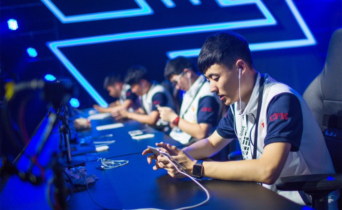 通过迅速的 通过迅速的